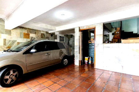 Casa à venda com 4 quartos, sendo 2 suítes, em Indianópolis, São Paulo, SP