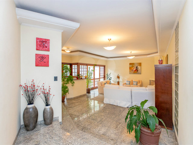Casa à venda com 5 quartos, sendo 3 suítes,  no condomínio Residencial Morumbi, São Paulo - SP