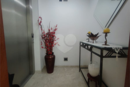 Apartamento à venda com 4 quartos, sendo 3 suítes, em Aclimação, São Paulo, SP