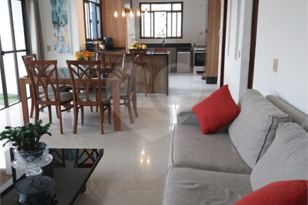 Apartamento à venda com 4 quartos, sendo 1 suíte,  em Vila Ipojuca, São Paulo, SP