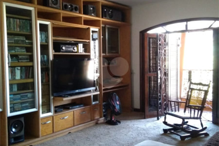 Casa à venda com 6 quartos, sendo 2 suítes,  em Jardim Leocádia, Sorocaba, SP