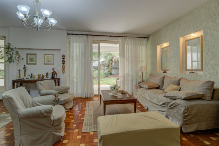 Casa à venda ou para alugar com 4 quartos, sendo 2 suítes, em Ibirapuera, São Paulo, SP