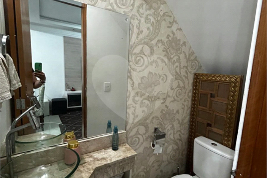 Casa à venda ou para alugar com 3 quartos, sendo 2 suítes,  no condomínio Residencial Erika, São Paulo - SP