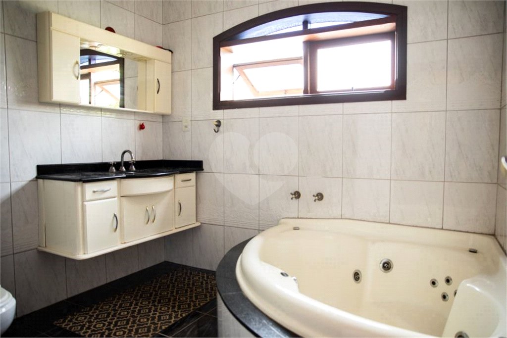 Casa à venda com 4 quartos, sendo 2 suítes,  no condomínio Villaggio Capriccio, Louveira - SP