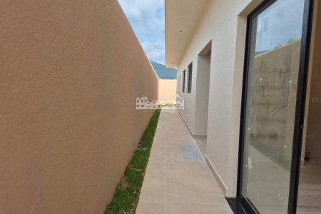 Casa à venda com 3 suítes em Vila Petrópolis, Atibaia, SP