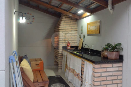 Sobrado à venda com 2 suítes em Vila Nivi, São Paulo, SP