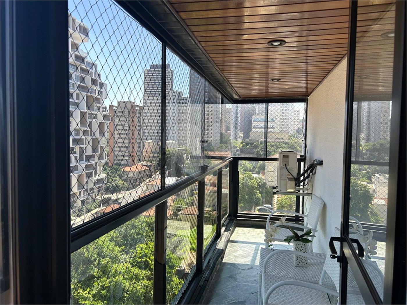Apartamento para alugar com 3 quartos, sendo 1 suíte,  em Pinheiros, São Paulo, SP