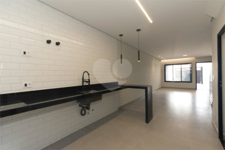 Sobrado à venda com 3 quartos, sendo 1 suíte, em Vila Gumercindo, São Paulo, SP