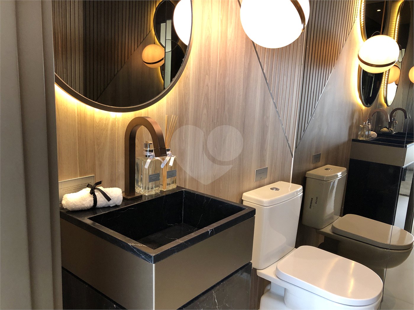 Apartamento à venda com 5 quartos, sendo 4 suítes, em Pinheiros, São Paulo, SP