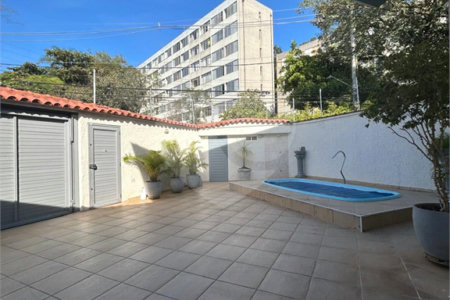Sobrado à venda com 3 quartos, sendo 1 suíte, em Jardim Jussara, São Paulo, SP