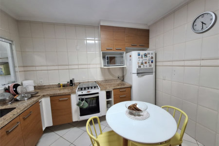 Casa à venda com 3 quartos, sendo 1 suíte, no condomínio Villaggio Tronchim, São Paulo - SP
