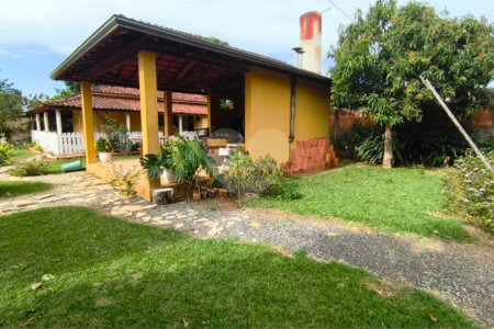 Chácara à venda com 4 quartos, sendo 1 suíte,  em Vale San Fernando, Itapetininga, SP