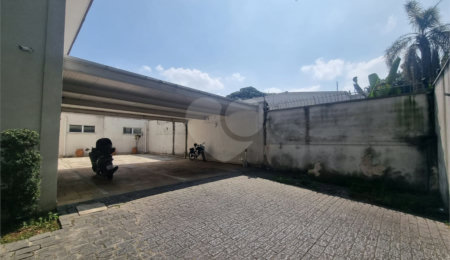 Sobrado à venda com 6 suítes em Alto de Pinheiros, São Paulo, SP