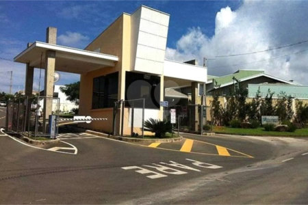Terreno à venda com 1 suíte no condomínio Picollo Villaggio, Louveira - SP
