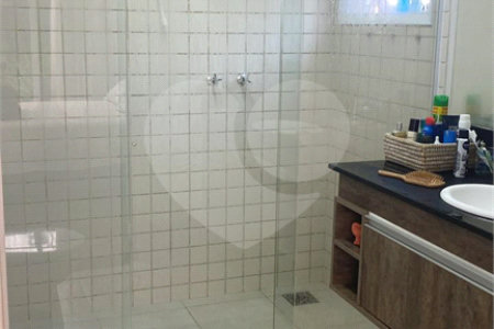 Casa à venda com 4 quartos, sendo 3 suítes, no condomínio Estância Marambaia, Vinhedo - SP