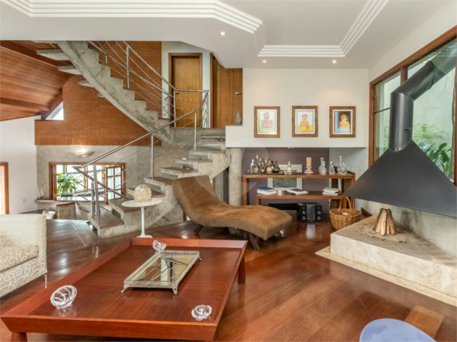 Casa à venda com 4 quartos, sendo 2 suítes,  em Jardim Marajoara, São Paulo, SP