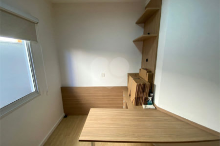 Casa térrea com piscina para venda no Condomínio Quebec.