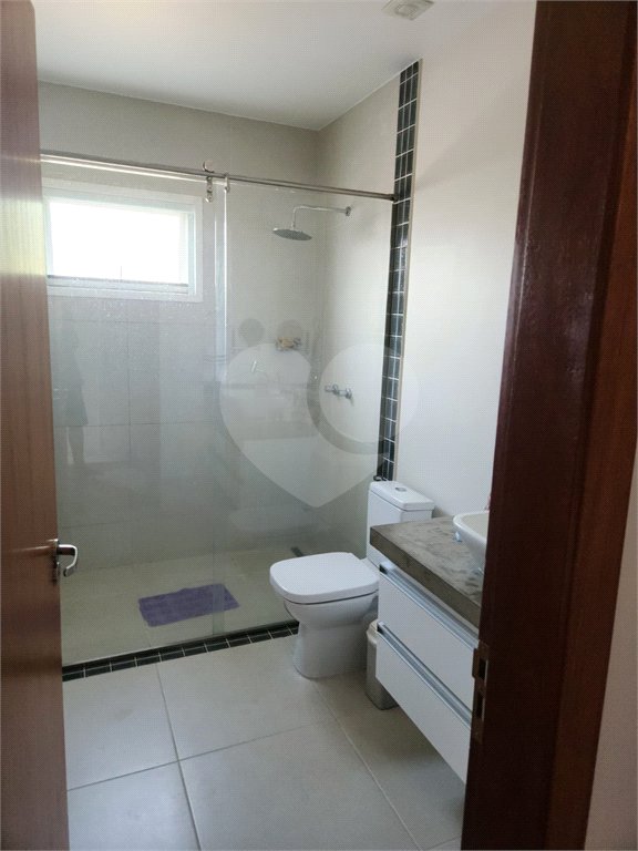 Casa à venda com 4 quartos, sendo 3 suítes, no condomínio Terras de Mont Serrat, Salto - SP