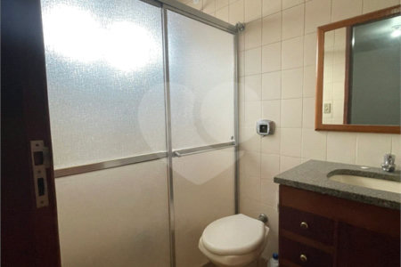 Sobrado à venda com 5 quartos, sendo 2 suítes,  em Vila Oliveira, Mogi das Cruzes, SP