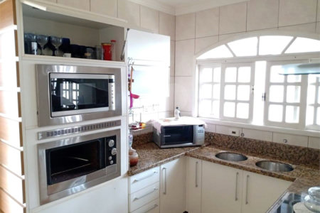 Sobrado à venda com 3 quartos, sendo 2 suítes, em Vila Rea, Poá, SP