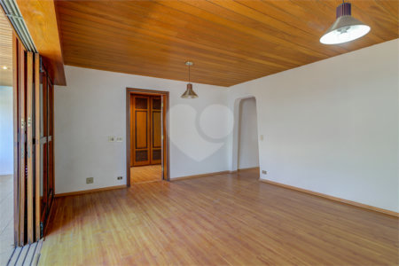 Casa à venda com 5 quartos, sendo 3 suítes, em Alto da Boa Vista, São Paulo, SP