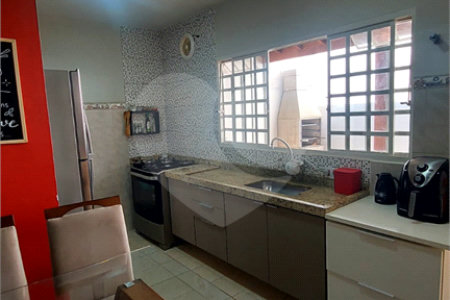 Sobrado à venda com 4 quartos, sendo 2 suítes, em Jardim Paulista, Atibaia, SP