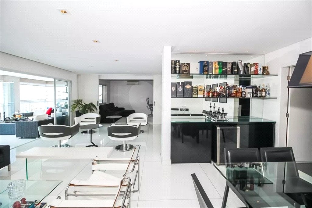 Apartamento à venda com 3 suítes em Vila Romana, São Paulo, SP