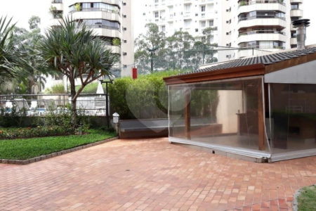 Apartamento à venda com 3 suítes em Vila Suzana, São Paulo, SP