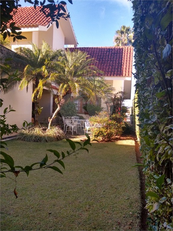Casa à venda com 4 quartos, sendo 2 suítes, no condomínio Osato, Atibaia - SP