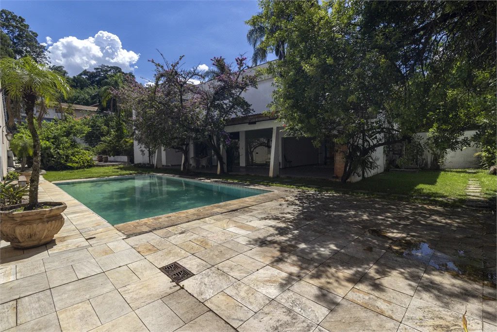 Sobrado à venda com 4 quartos, sendo 2 suítes, em Vila Morumbi, São Paulo, SP