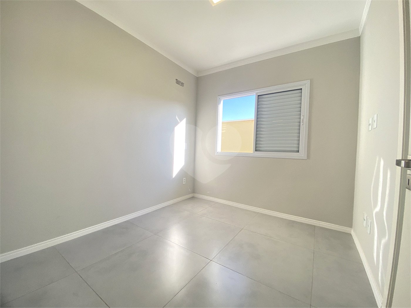 Casa à venda com 3 quartos, sendo 1 suíte, no condomínio Reserva Central Parque, Salto - SP
