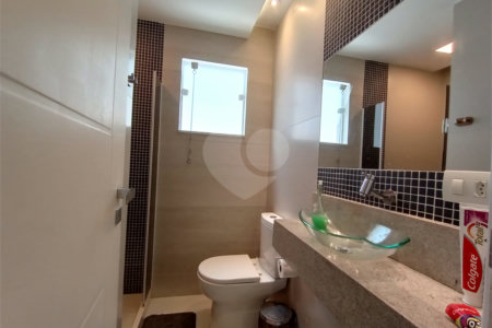 Casa à venda com 3 quartos, sendo 1 suíte, no condomínio Fazenda Cantagalo, Rio de Janeiro - RJ
