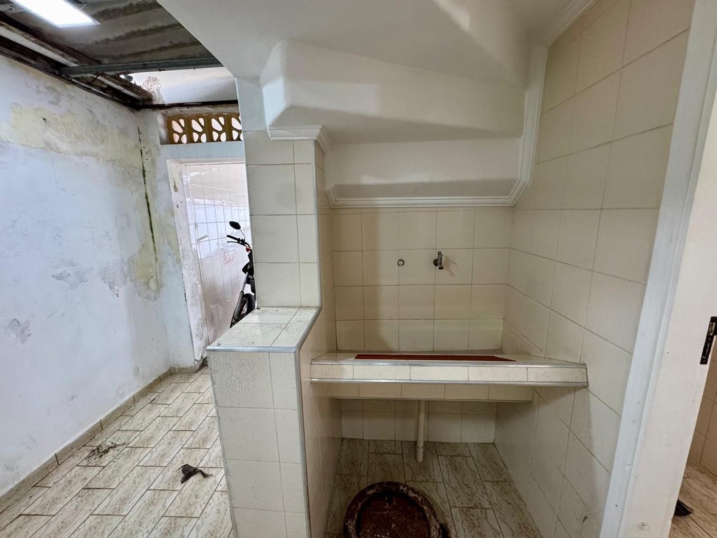 CASA AMPLA COM QUINTAL  150m² - 1.799.000,00 - Aparecida - Santos/SP