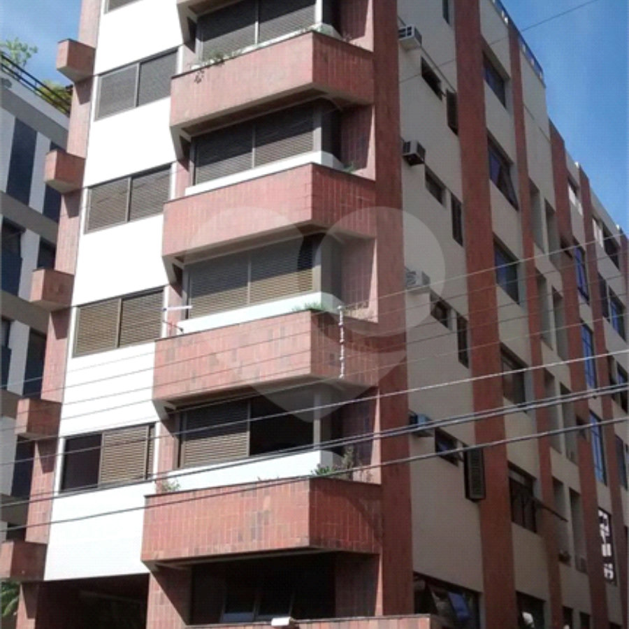 Apartamento à venda com 3 quartos, sendo 1 suíte, em Parque Enseada, Guarujá, SP