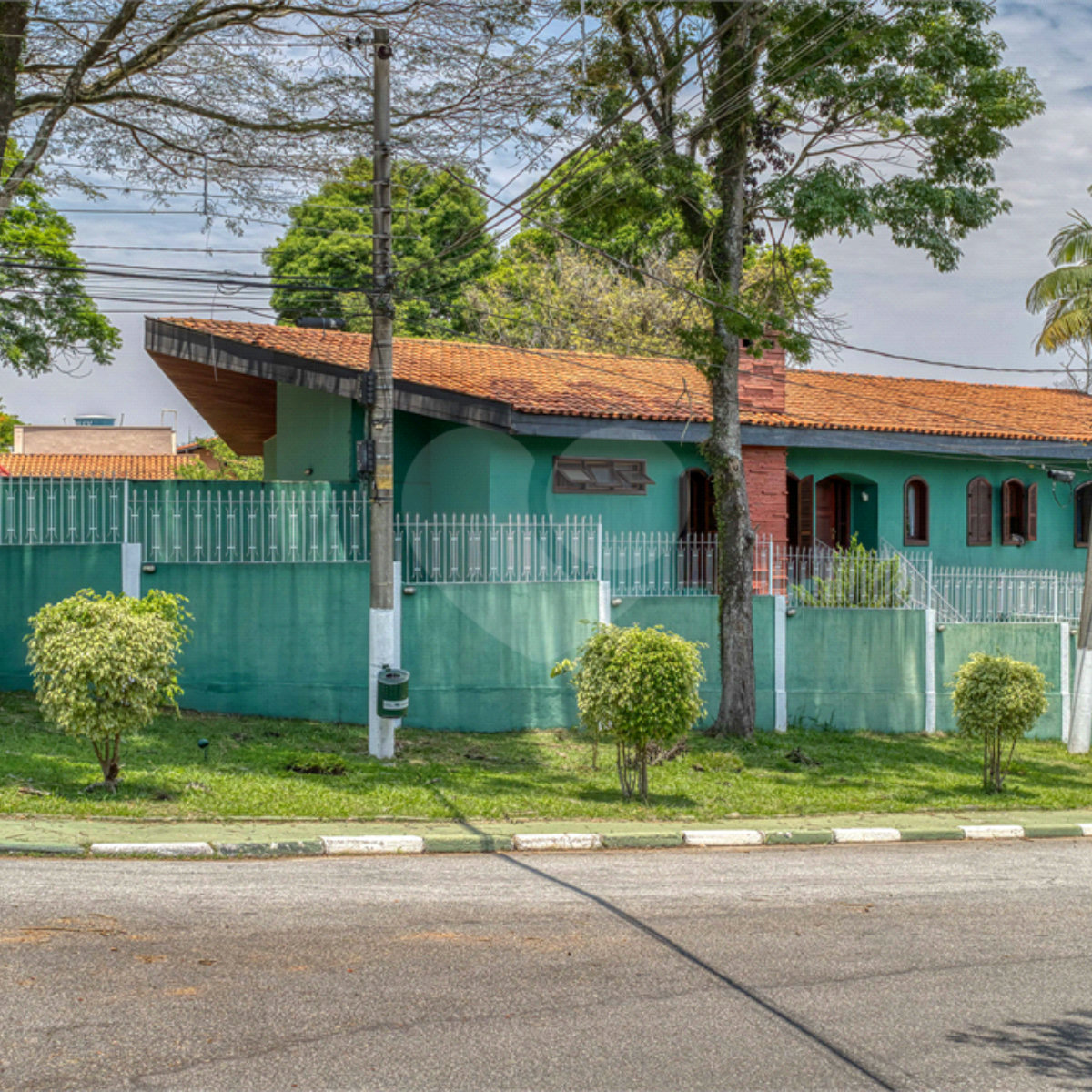 Casa à venda com 4 quartos, sendo 3 suítes, em Interlagos, São Paulo, SP