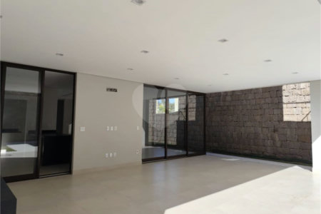 Casa à venda com 3 suítes no condomínio Recanto das Palmas, Vinhedo - SP