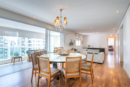 Apartamento à venda com 3 suítes em Campo Belo, São Paulo, SP