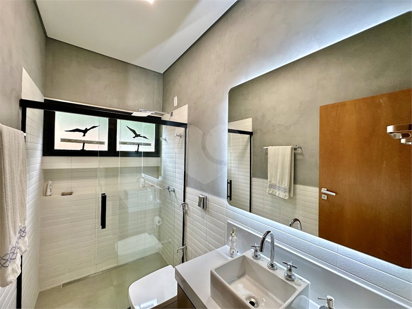 Casa à venda com 3 suítes no condomínio Reserva Santa Maria, Jandira - SP