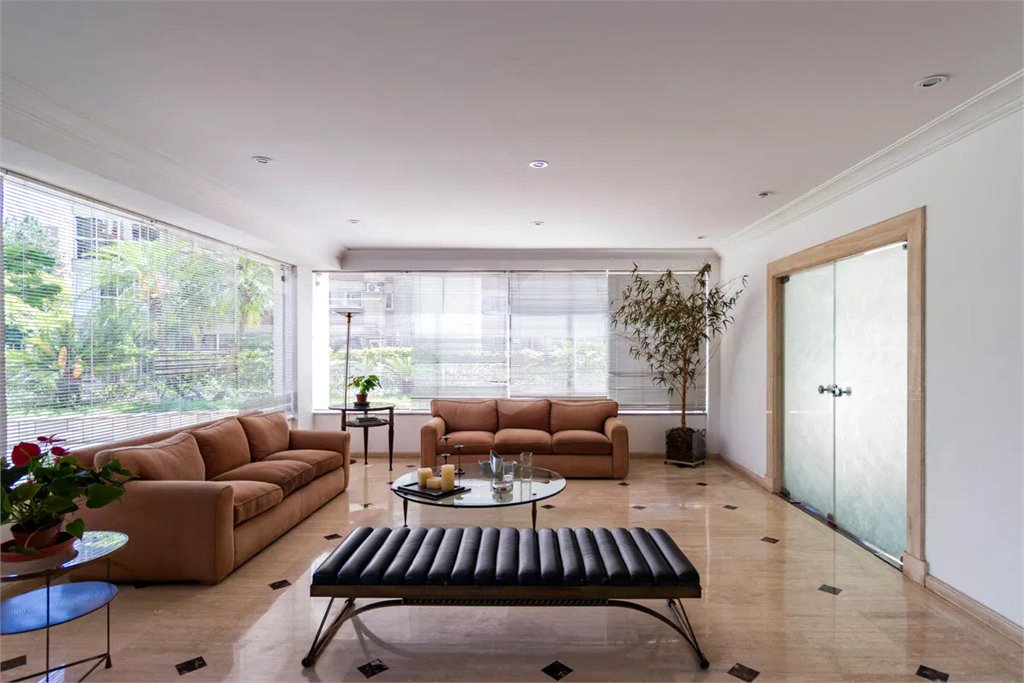 Apartamento à venda com 4 quartos, sendo 2 suítes, em Real Parque, São Paulo, SP