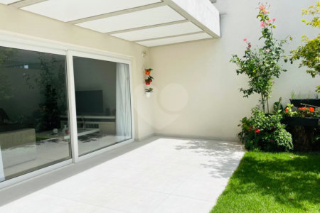Casa à venda com 4 quartos, sendo 2 suítes, no condomínio Residencial Vila Lagos, São Paulo - SP