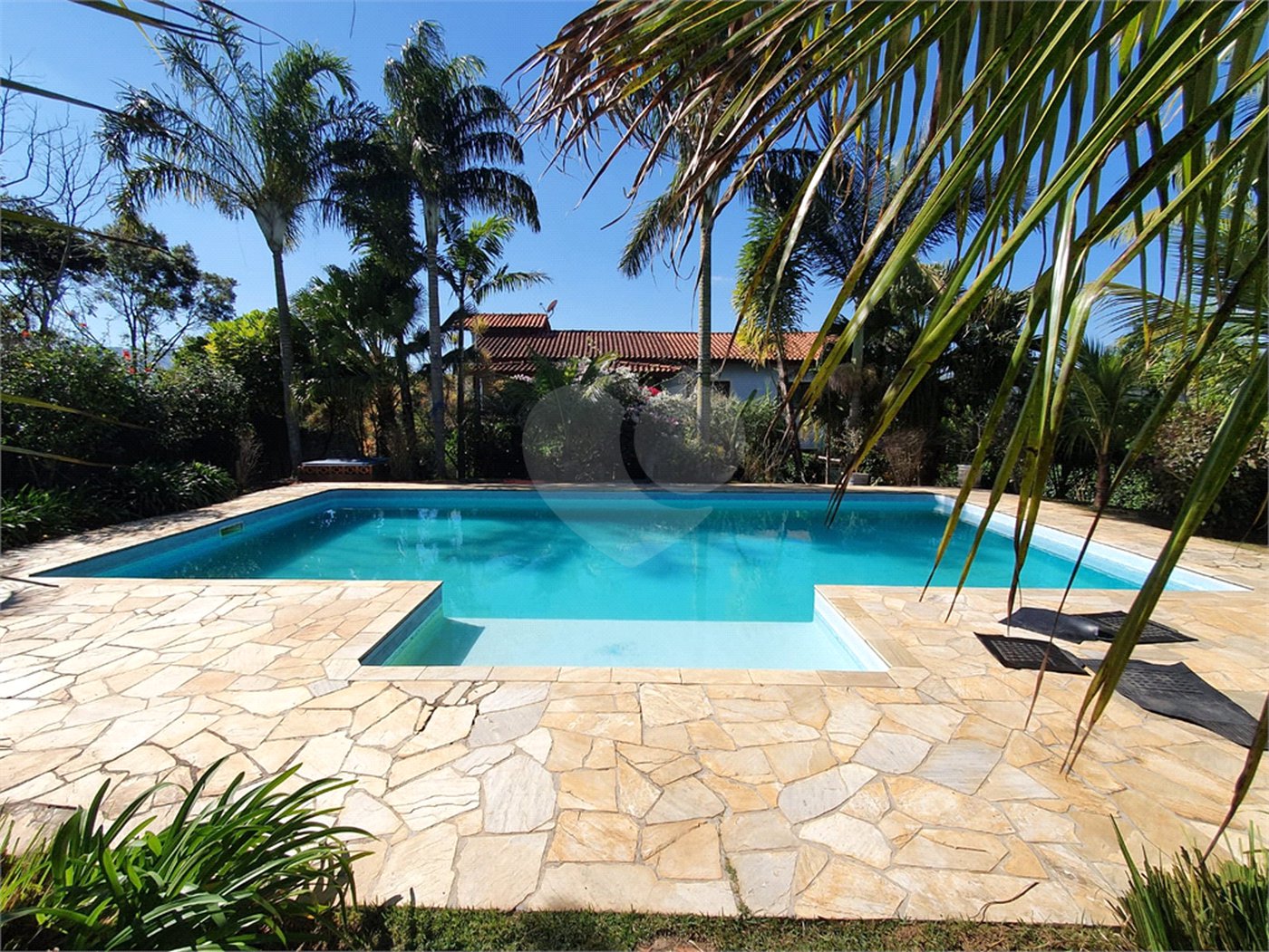 Casa à venda com 3 quartos, sendo 2 suítes, no condomínio Residencial Jardim Lago da Cantareira, Mairiporã - SP
