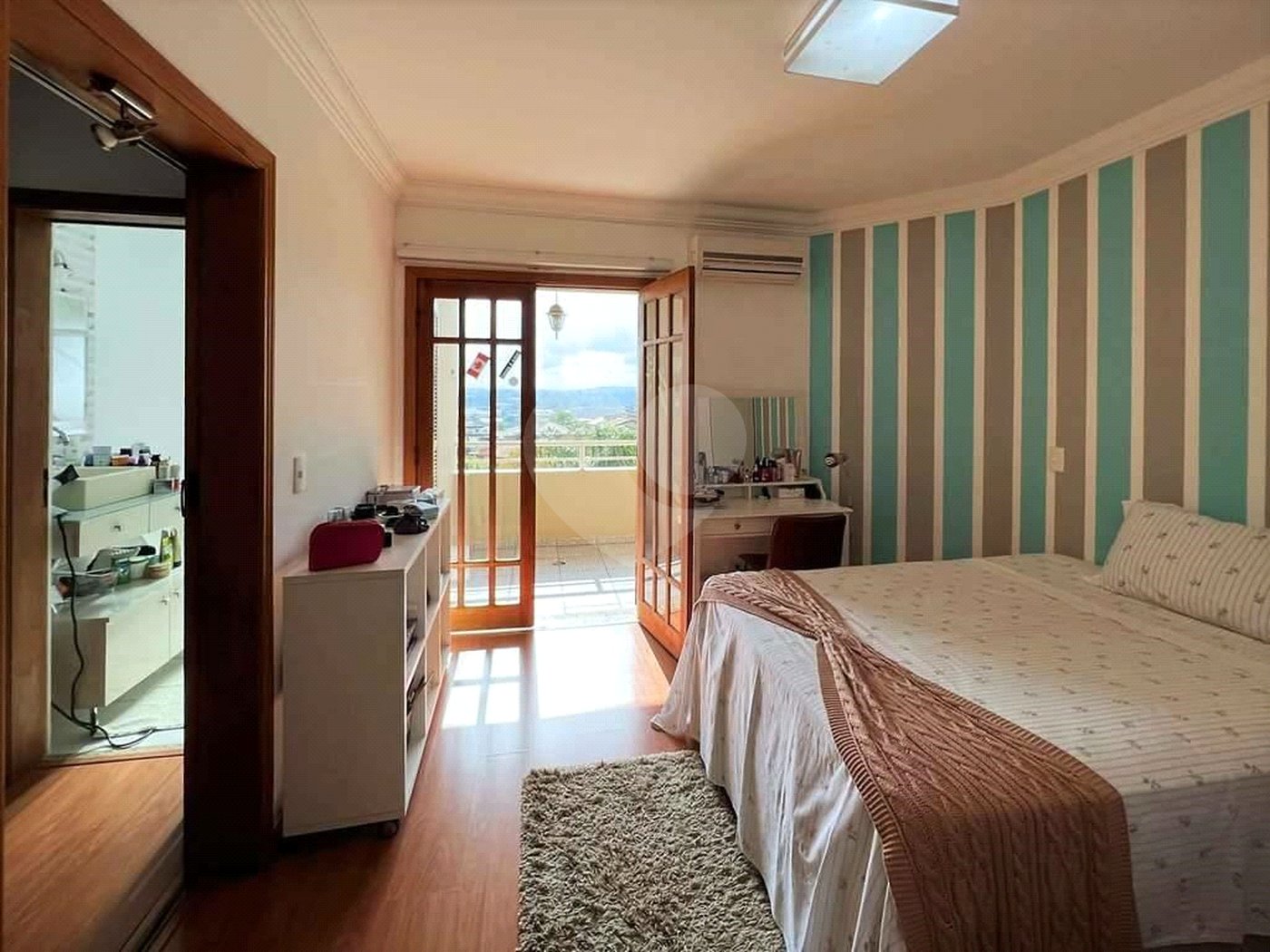 Casa à venda com 4 quartos, sendo 3 suítes, em Jardim Passárgada I, Cotia, SP