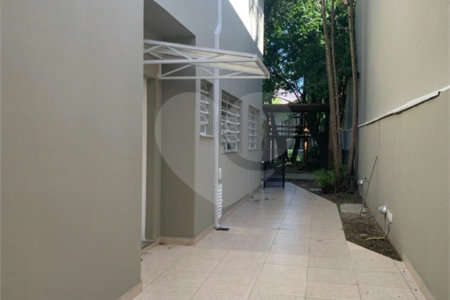 Casa à venda com 4 quartos, sendo 2 suítes, em Brooklin, São Paulo, SP