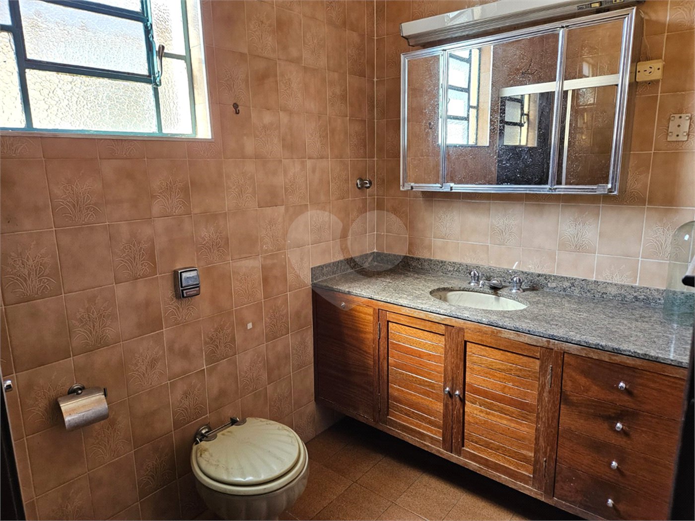 Casa à venda com 3 quartos, sendo 1 suíte,  em Água Branca, São Paulo, SP