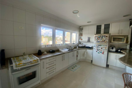 Casa à venda com 4 quartos, sendo 3 suítes, em Jardim Maia, Guarulhos, SP