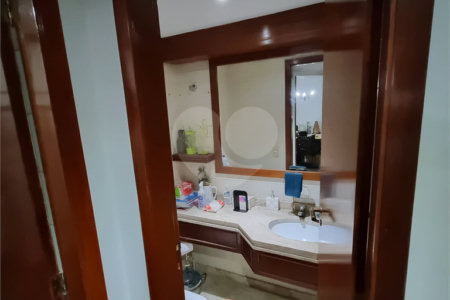 Apartamento à venda com 3 quartos, sendo 1 suíte, em Indianópolis, São Paulo, SP