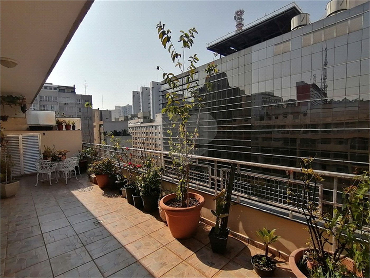 APARTAMENTO COBERTURA Á VENDA COM 200m2 ÍCONE NA BELA VISTA