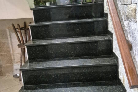 Casa à venda com 5 quartos, sendo 3 suítes, em Real, Praia Grande - SP