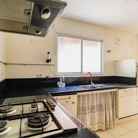 Casa à venda com 3 quartos, sendo 1 suíte,  no condomínio Villa Bella, São Paulo - SP