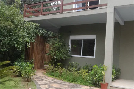 Casa à venda ou para alugar com 4 suítes em Chácaras São Carlos, Cotia, SP